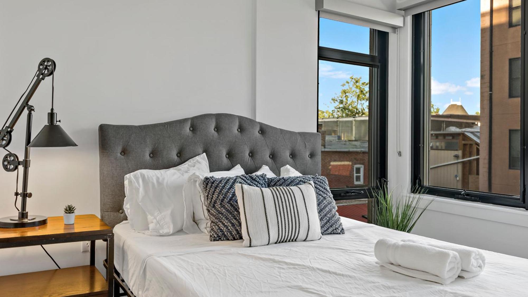 Pure Voyage Shaw Aparthotel Вашингтон Екстериор снимка